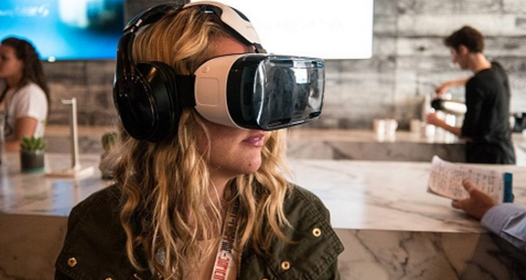 How to Use Virtual Reality Training in Your Business image